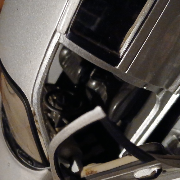 🤠New In Box 2001 CHRYSLER PT CRUISER SILVER Die Cast 1:24 Scale - Picture 4 of 5